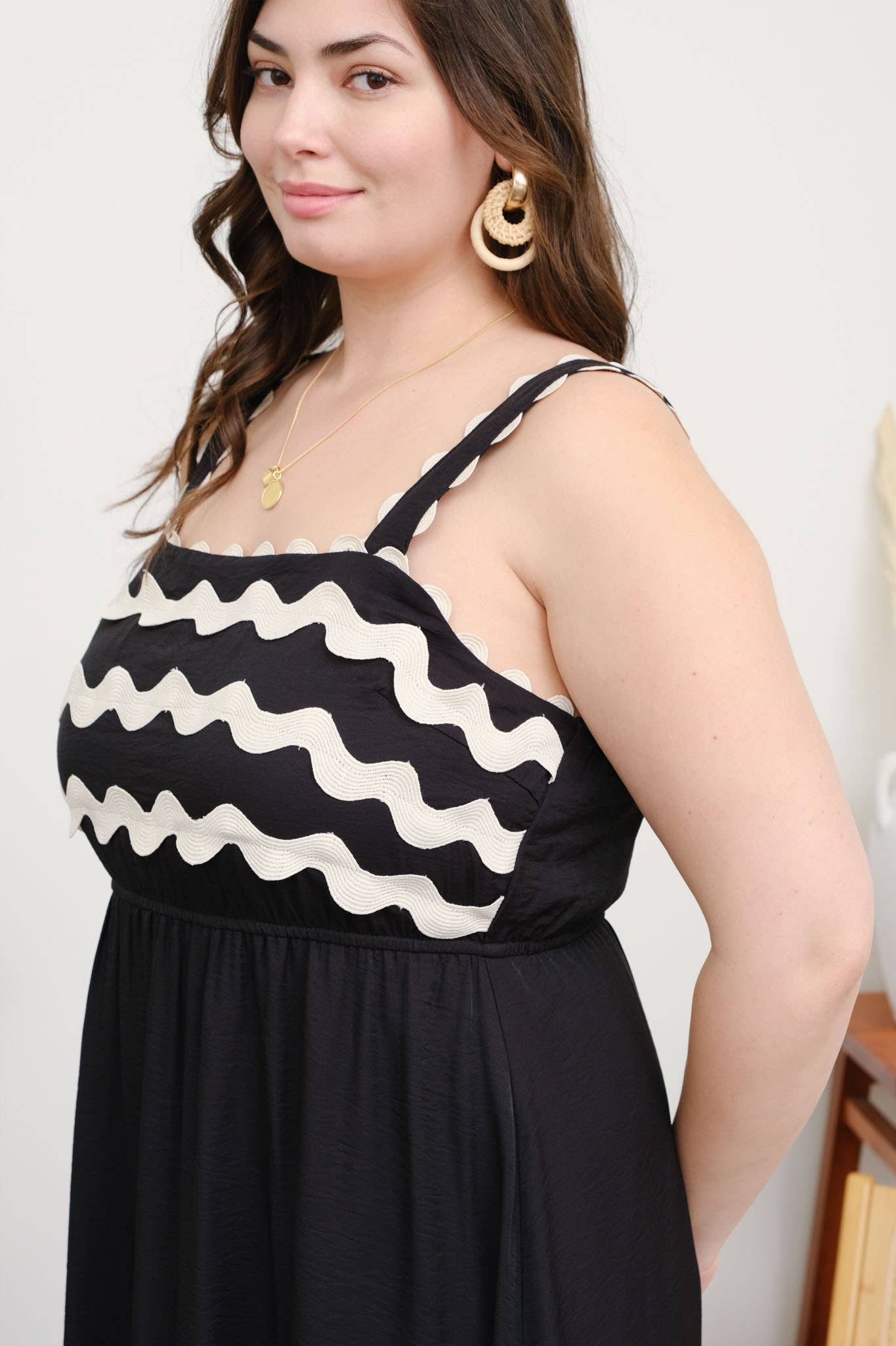 Curvy Wave Detail Midi Dress