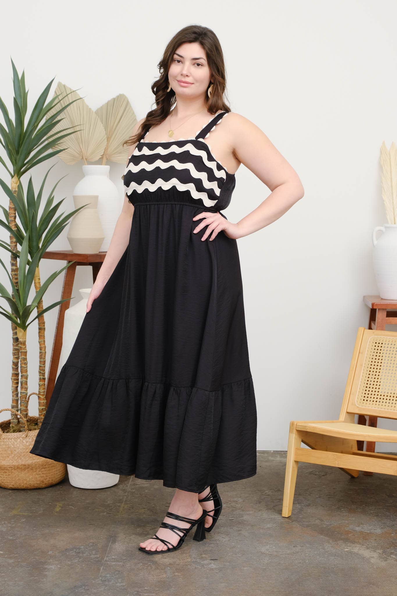 Curvy Wave Detail Midi Dress