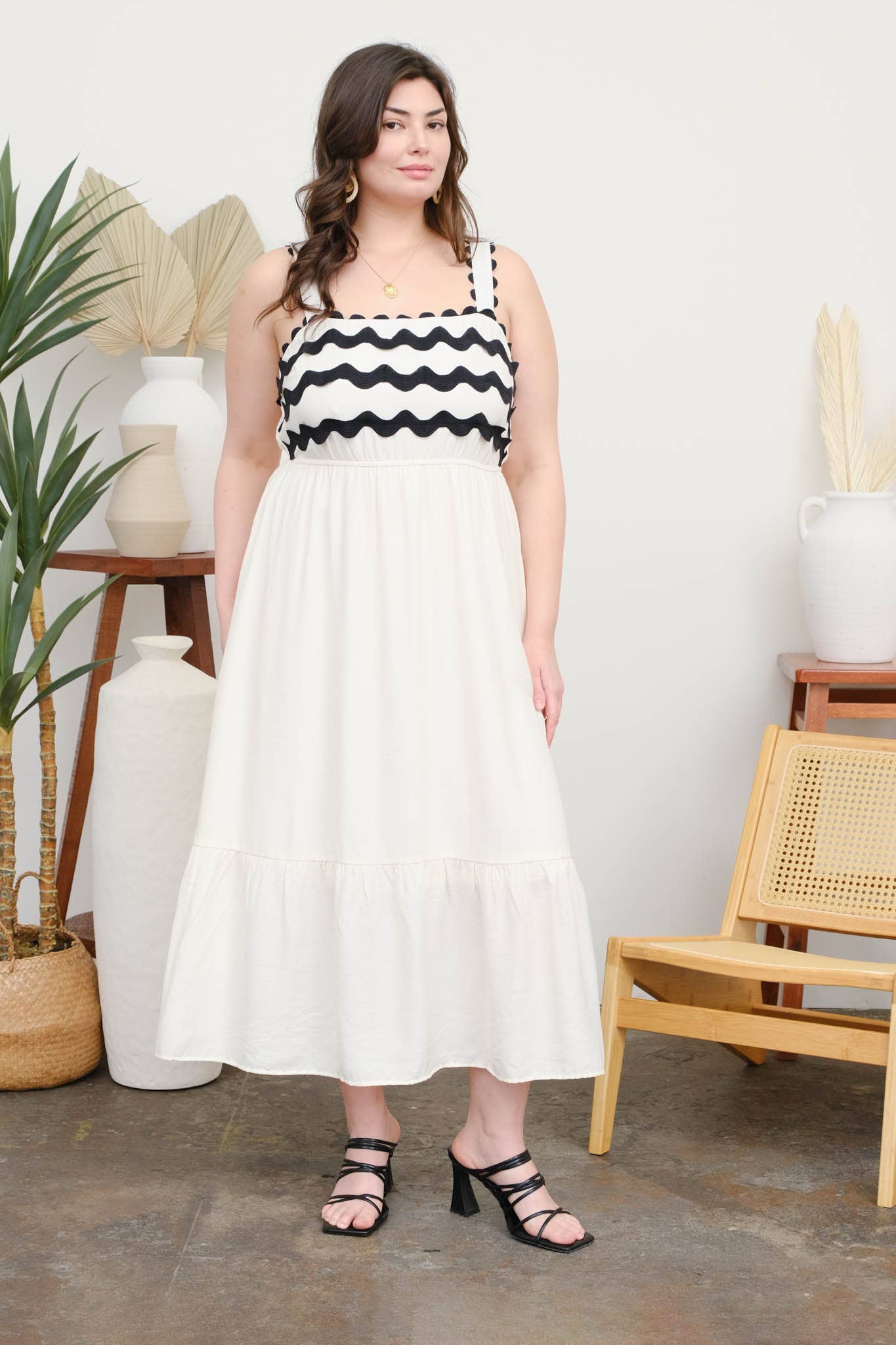 Curvy Wave Detail Midi Dress