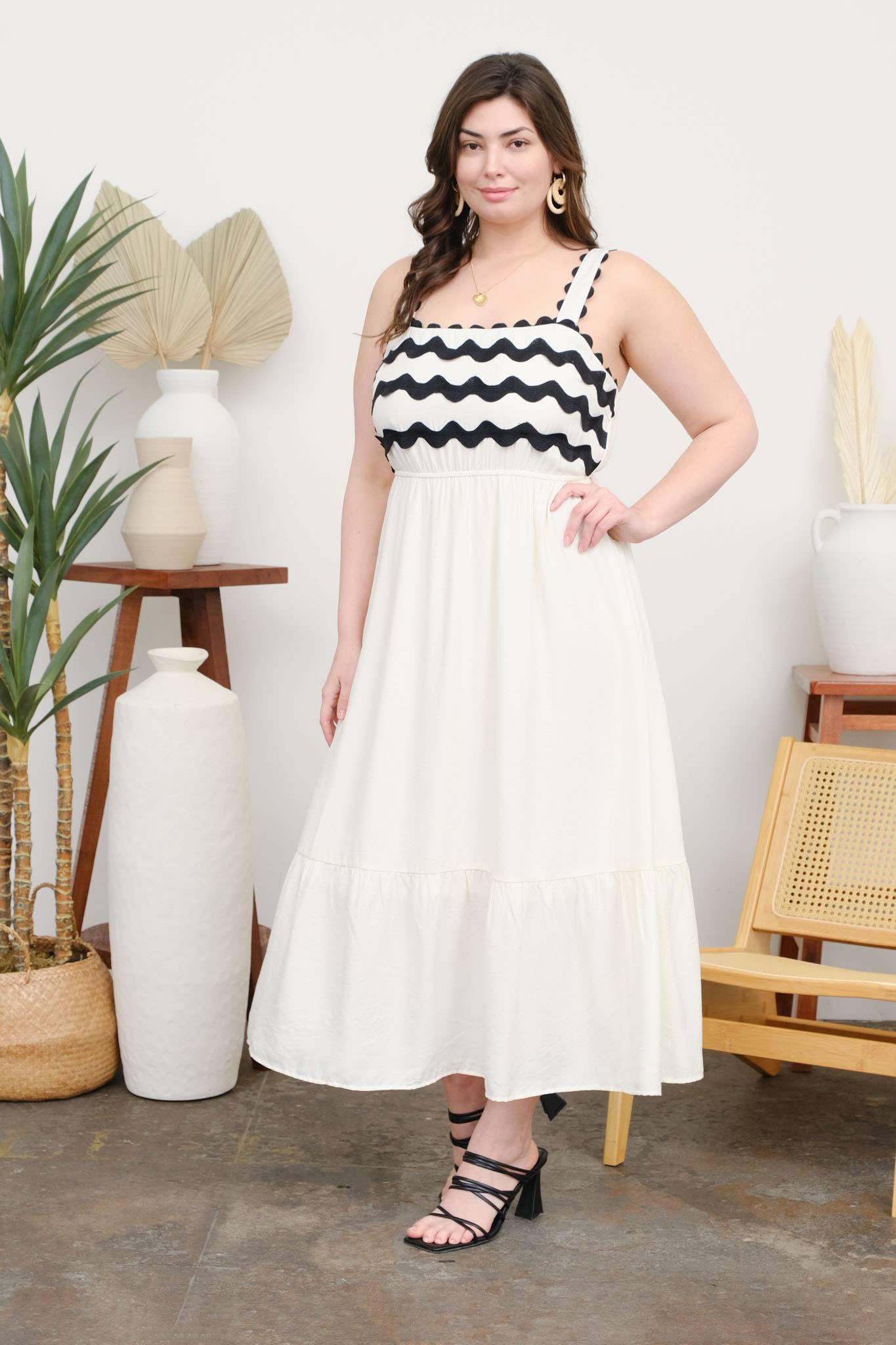 Curvy Wave Detail Midi Dress