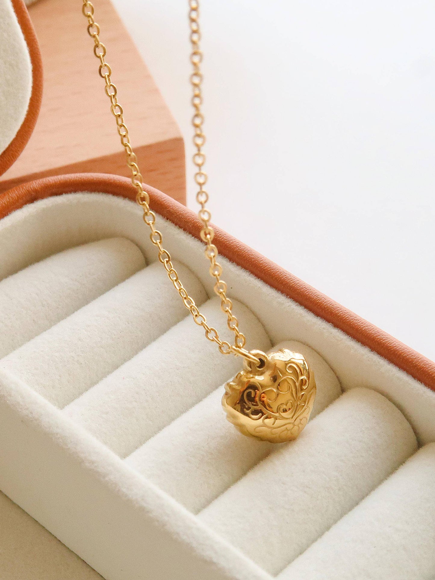 Gold Vintage Heart Pendant Necklace