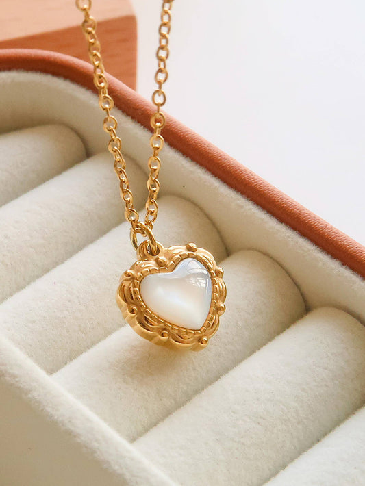 Gold Vintage Heart Pendant Necklace